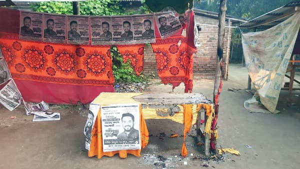 নাটোর-৪: স্বতন্ত্র প্রার্থীর প্রচার অফিসে আগুন ও নৌকার কর্মীকে মারধর