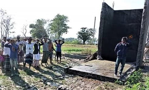 তাহিরপুরে উদ্বোধনের পর মাটিতে ধসে পড়লো  নির্মাণকৃত পানি ট্যাঙ্ক !