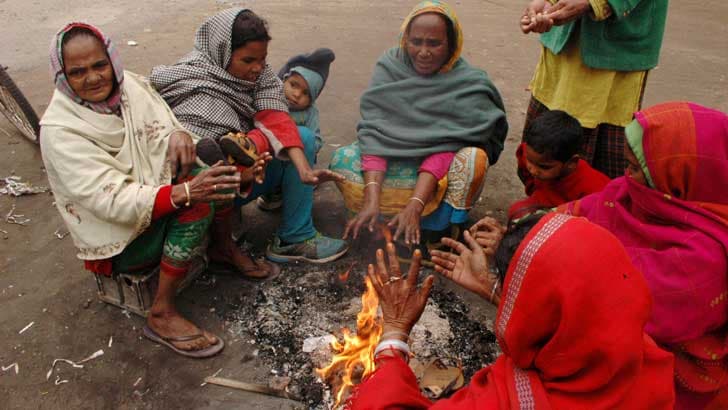 আগুন পোহাতে গিয়ে ২ নারীর মৃত্যু