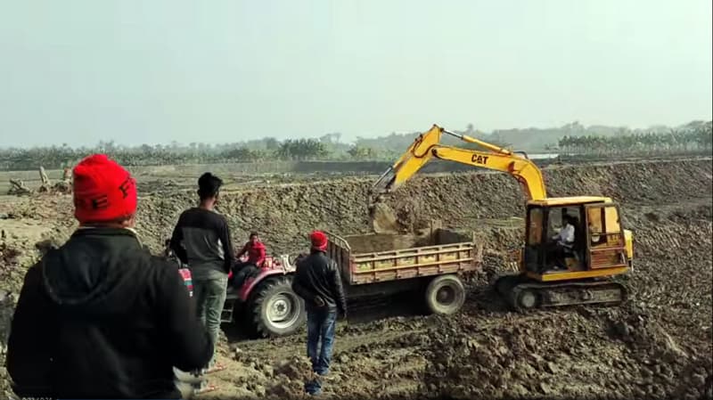 ঝিনাইদহে পুকুর খাল ও নদী খননের নামে চলছে মাটি বানিজ্য!