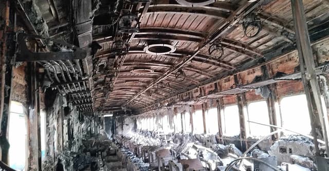 বেনাপোল এক্সপ্রেসের ‘চ’ ও ‘ছ’ বগি পুড়ে আঙ্গার