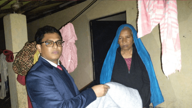 লালপুরে রাতভর শীতার্তদের পাশে ইউএনও মেহেদী হাসান