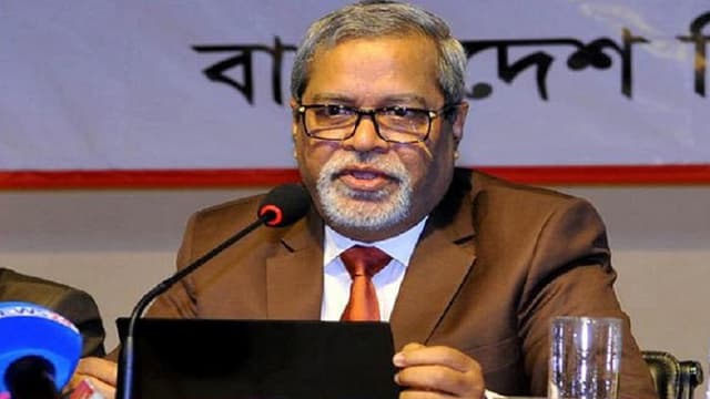 সিইসিসহ পাঁচজনের বিরুদ্ধে দুদকে টাকা লোপাটের  অভিযোগ