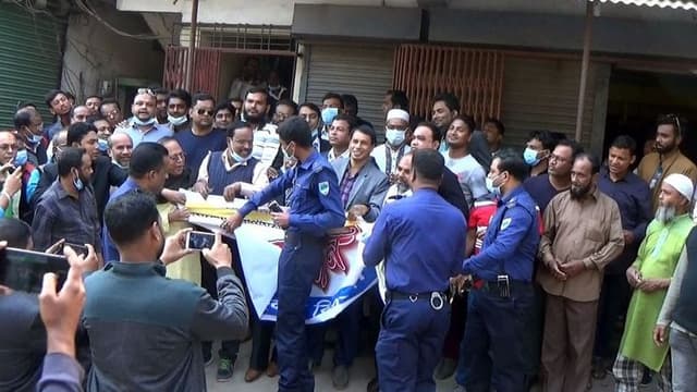 ঝিনাইদহে বিএনপির মানববন্ধন পুলিশী বাধায় পন্ড