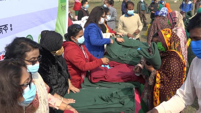 নওগাঁয় শীতবস্ত্র ও বিনামূল্যে চিকিৎসাসেবা প্রদান