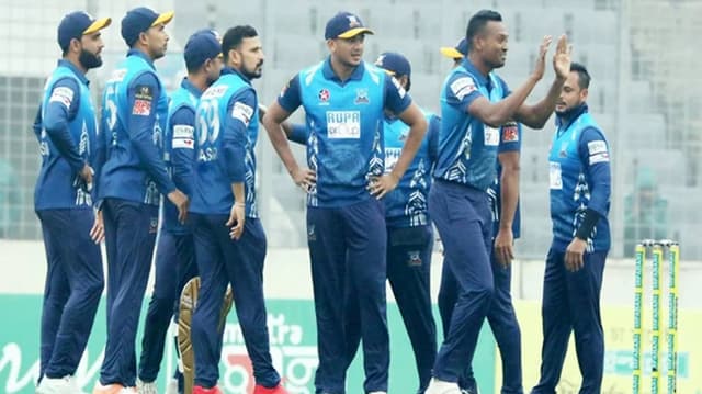 বিপিএল: খুলনাকে ৬ উইকেটে হারাল ঢাকা