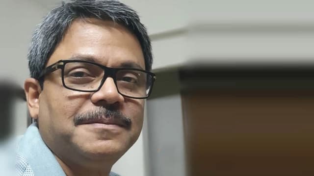 নৌকা প্রতীকে শাহরিয়ার আলম জয়ী