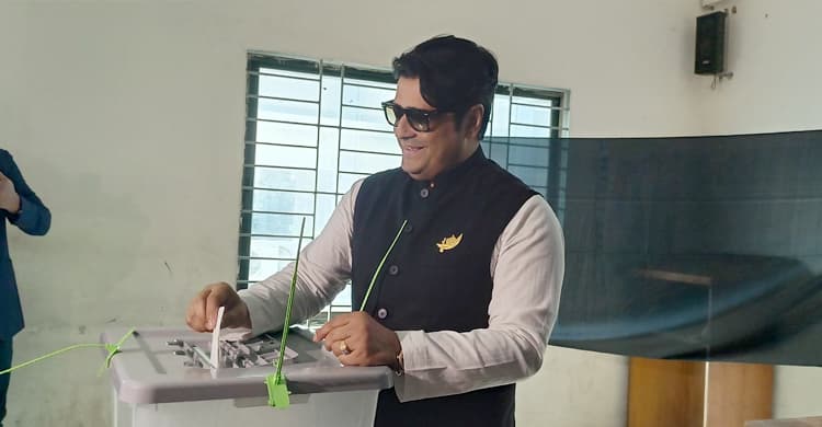 ভোট দিলেন নায়ক ফেরদৌস