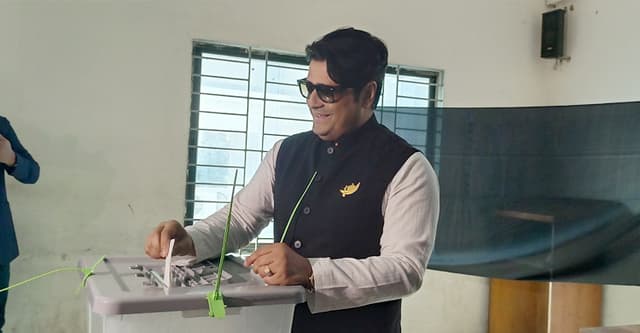 ভোট দিলেন নায়ক ফেরদৌস