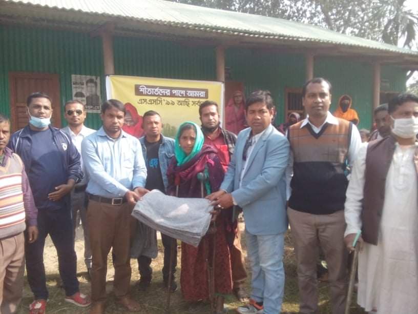 ভুঞাপুরে প্রতিবন্ধীদের মাঝে এসএসসি-৯৯ ব্যাচের কম্বল বিতরণ