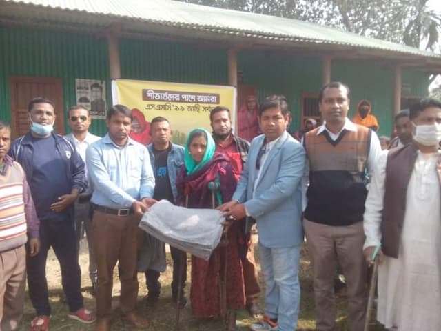 ভুঞাপুরে প্রতিবন্ধীদের মাঝে এসএসসি-৯৯ ব্যাচের কম্বল বিতরণ