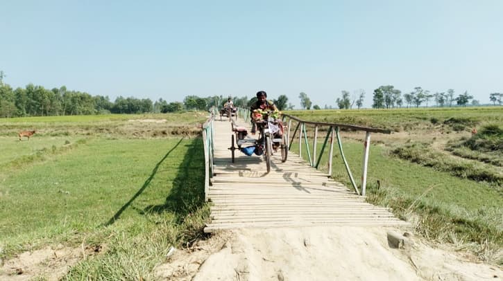 স্বাধীনতার ৫০ বছরেও কপালে জোটেনি আলিহাটবাসীর কাঙ্ক্ষিত সেতু