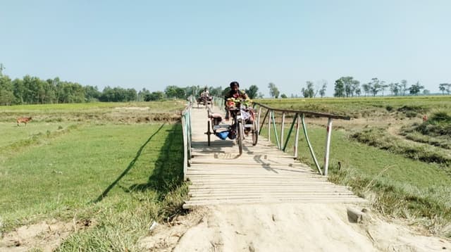স্বাধীনতার ৫০ বছরেও কপালে জোটেনি আলিহাটবাসীর কাঙ্ক্ষিত সেতু