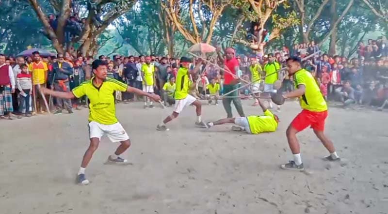 মেহেরপুরে লাঠিখেলায় মুগ্ধ হাজারো দর্শক