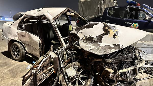 ঢাকা এলিভেটেড এক্সপ্রেসওয়েতে বাস-প্রাইভেটকার সংঘর্ষ