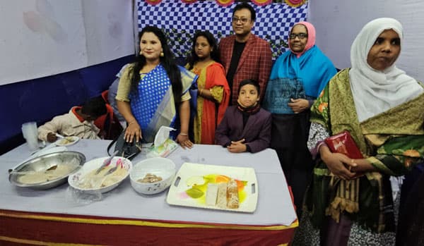 গোয়ালন্দে পিঠা উৎসবে উচ্ছসিত শিশুরা