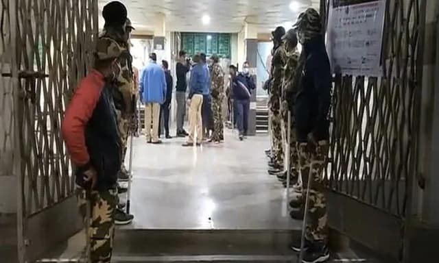ভারতে অগ্নিকাণ্ড, দমবন্ধ হয়ে ১০ নবজাতকের মৃত্যু