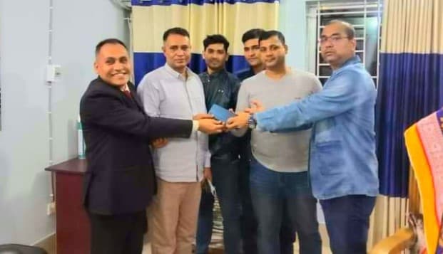 মোবাইল উদ্ধার করে দিলেন সরাইল থানা ওসি