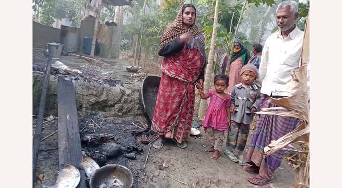 সাগড়রদাঁড়ীতে নির্বাচন পরবর্তী সহিংসতা, কৃষকের ঘরে আগুন