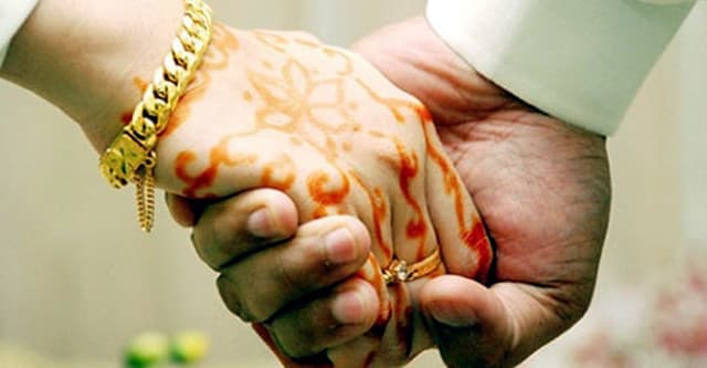 স্বামীর আর্থিক সংকটে স্ত্রীর করণীয়