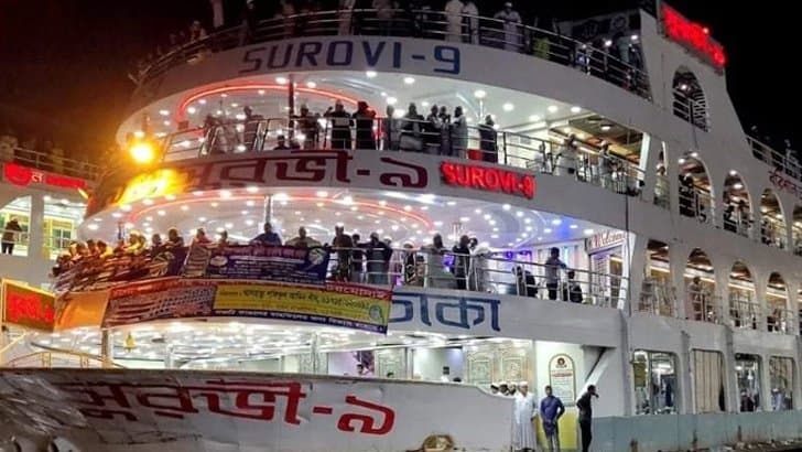 মাঝরাতে মেঘনায় যাত্রীবাহী লঞ্চে আগুন
