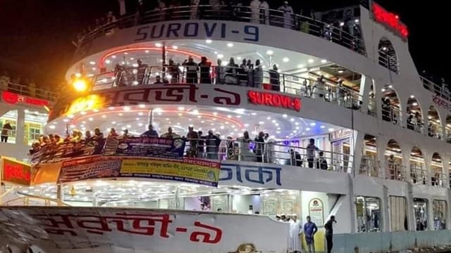 মাঝরাতে মেঘনায় যাত্রীবাহী লঞ্চে আগুন