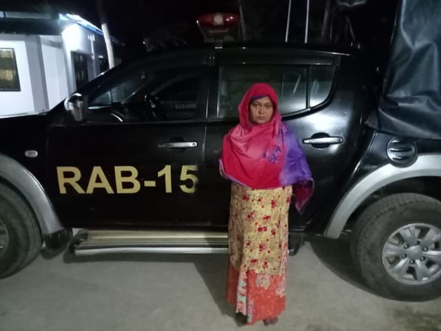 টেকনাফের ৮,০০০ ইয়াবাসহ মহিলা মাদক কারবারী গ্রেফতার