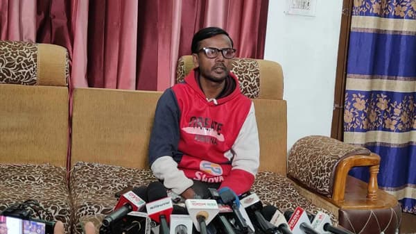 নির্বাচনী মাঠে থাকতে আমার দলকেও টাকা দিয়েছে সরকার: হিরো আলম