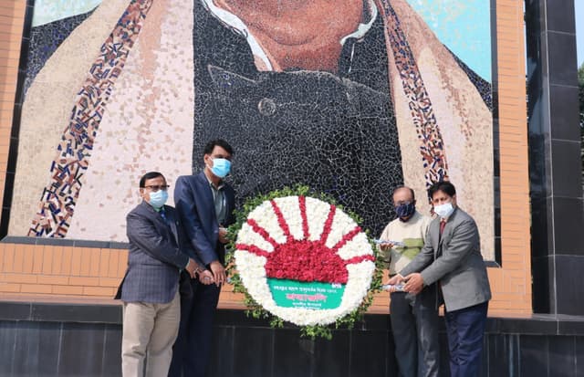 বঙ্গবন্ধুর ঐতিহাসিক স্বদেশ প্রত্যাবর্তন দিবসে ইবিতে শ্রদ্ধাঞ্জলি
