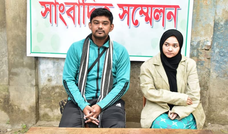 সংবাদ সম্মেলন করে বিয়ের ঘোষণা দিল তরুণী