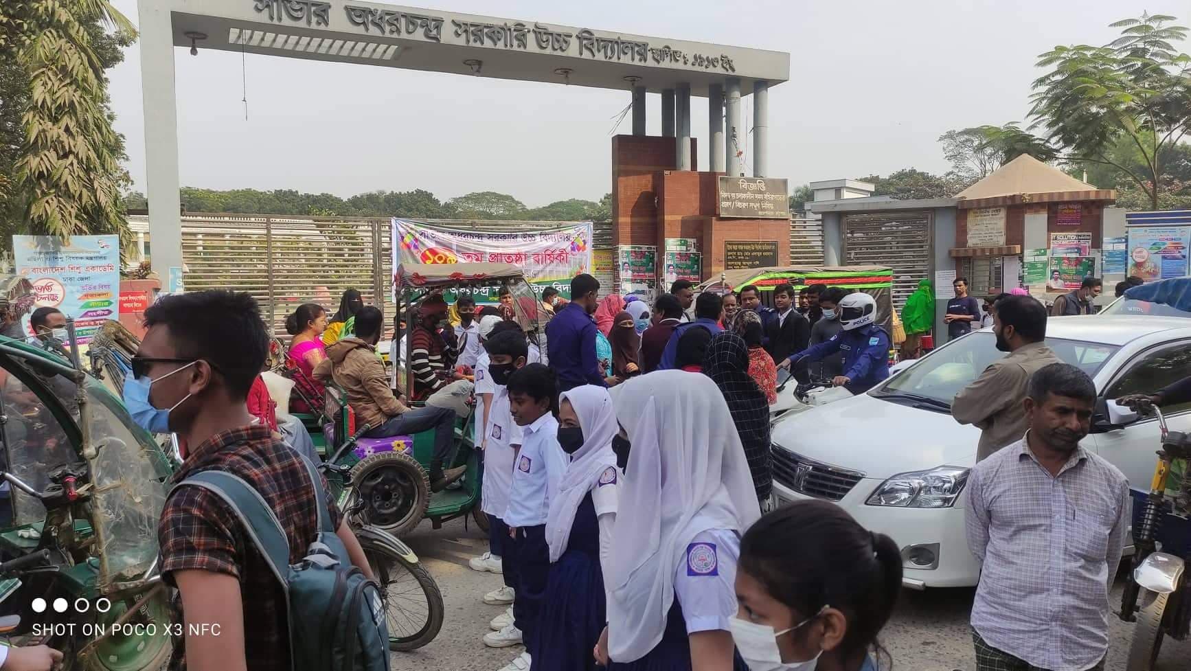পুলিশ দিলেন আশ্বাস, সড়ক ছাড়লেন শিক্ষার্থী-অভিভাবকরা