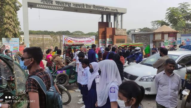 পুলিশ দিলেন আশ্বাস, সড়ক ছাড়লেন শিক্ষার্থী-অভিভাবকরা