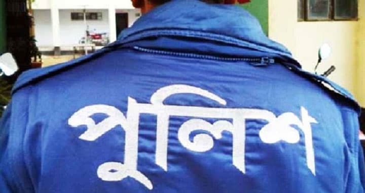লালমনিরহাটে ফেন্সিডিলসহ পুলিশ কনস্টবল আটক