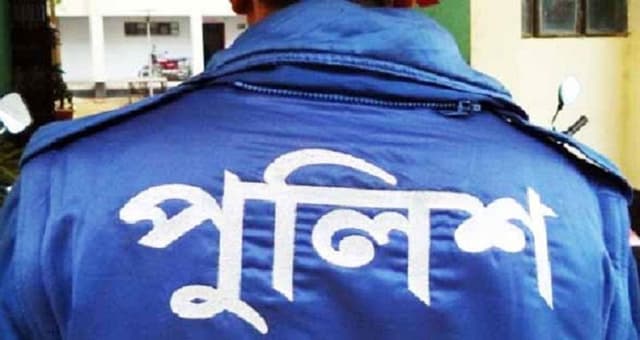লালমনিরহাটে ফেন্সিডিলসহ পুলিশ কনস্টবল আটক