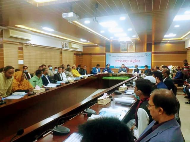 শপথ নিলেন সরাইলের নবনির্বাচিত- ৯জন চেয়ারম্যান