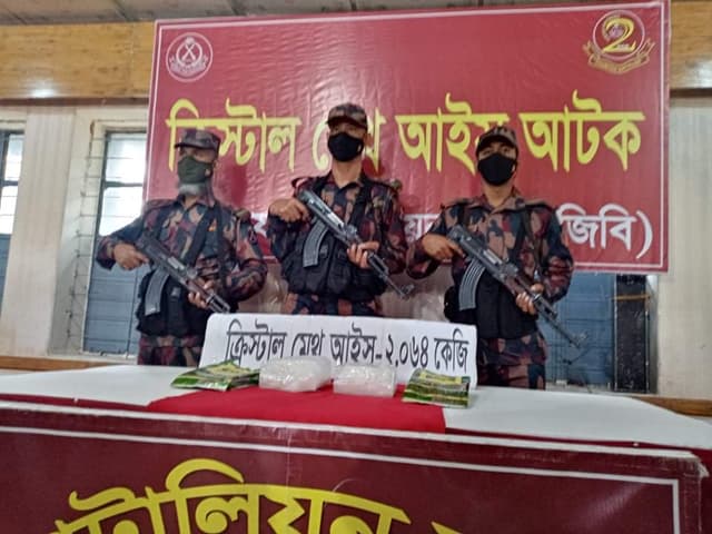 টেকনাফে ১০ কোটি ৩২ লাখ টাকার ক্রিস্টাল মেথ আইস উদ্ধার