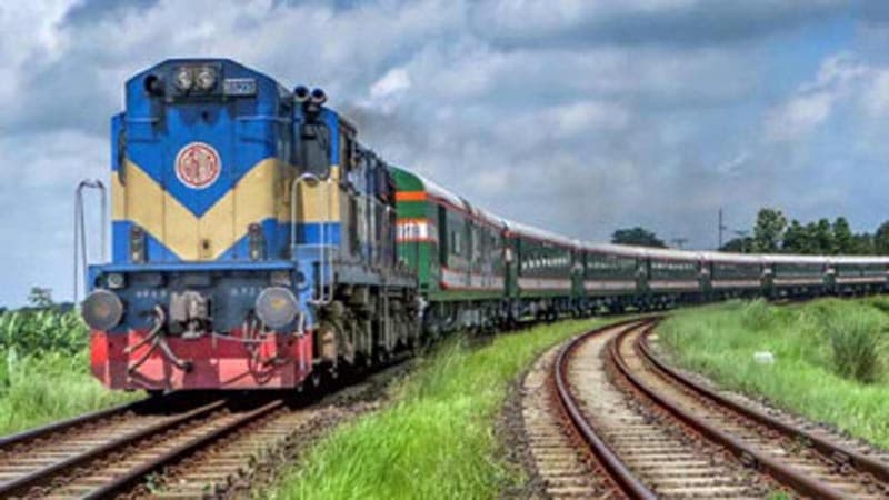 টাঙ্গাইলে ট্রেনের ধাক্কায় অটোরিকশার ৪ যাত্রী নিহত