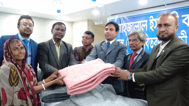 দেবীদ্বারে শাহজালাল ইসলামী ব্যাংক'র ৫ শত কম্বল বিতরণ