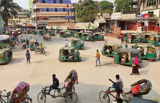 দেবীদ্বারে ৬টি স্ট্যান্ডের ইজারা স্থগিত, উচ্চ আদালতে রিট