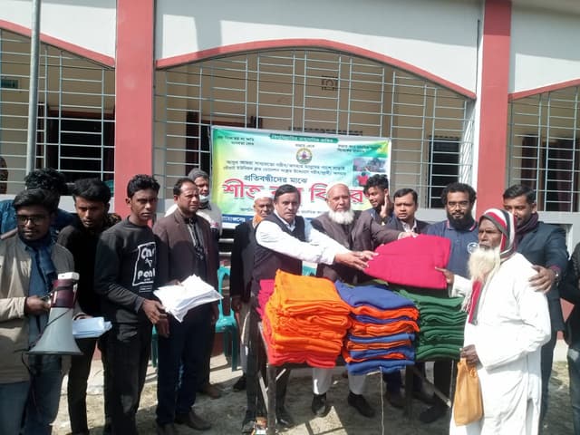 মৌরাট ব্লাড ডোনেশন সংস্থার উদ্যোগে শীতার্তদের মাঝে কম্বল বিতরণ