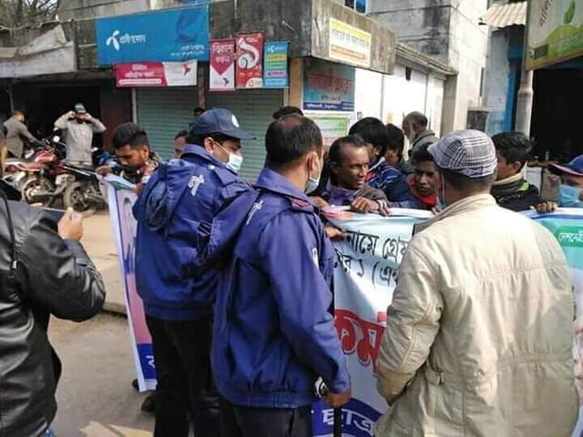 ঠাকুরগাঁওয়ের বালিয়াডাঙ্গীতে পুলিশের বাঁধা উপেক্ষা করে ছাত্রদলের বিক্ষোভ