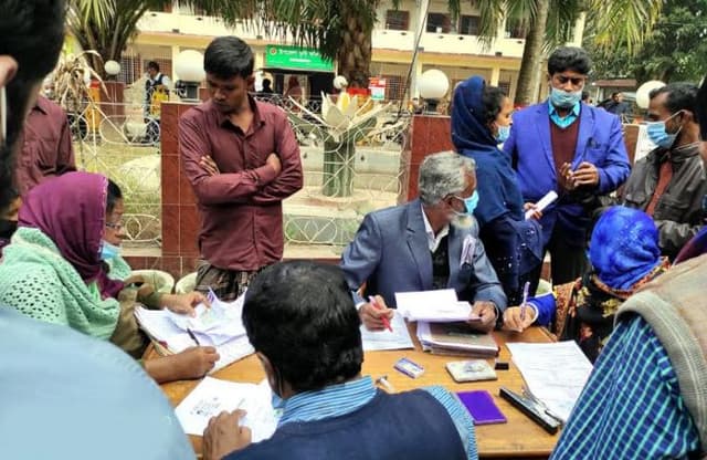 সমাজসেবা অফিসে জায়গা নেই , তাই বাইরে কাজ করেন কর্মীরা !