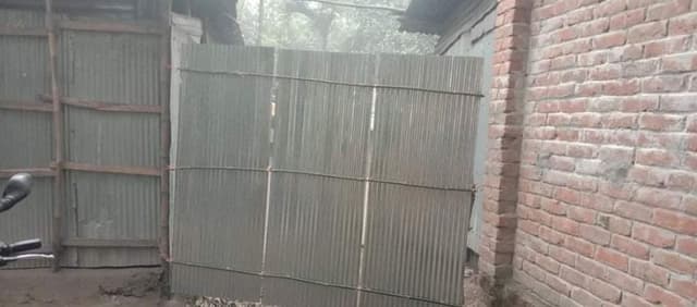 হাতীবান্ধায় টাকার জন্য বাবাকে মারধর করে রাস্তা বন্ধ করলেন পূত্র