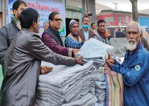 ভূরুঙ্গামারী প্রেসক্লাবের উদ্যোগে কম্বল বিতরণ