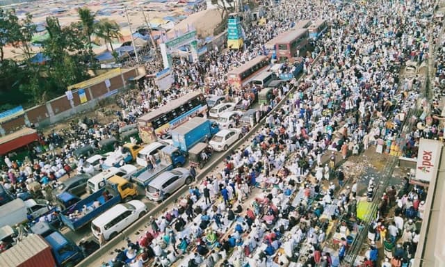 মুসল্লিতে পরিপূর্ণ ইজতেমার মাঠ