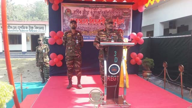 শহীদ লেঃ মুশফিক উচ্চ বিদ্যালয়ের বার্ষিক ক্রীড়া প্রতিযোগীতায় পুরষ্কার বিতরণ