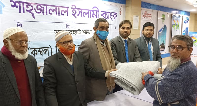 জয়পুরহাটে শীতার্থদের মাঝে কম্বল বিতরণ