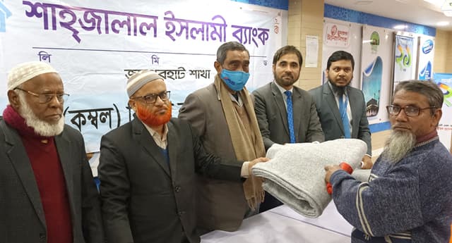 জয়পুরহাটে শীতার্থদের মাঝে কম্বল বিতরণ