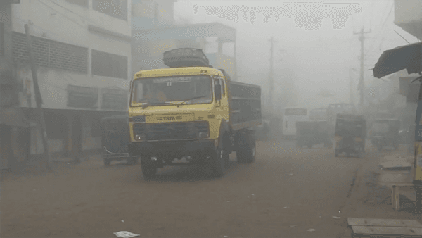 হিলিতে বাড়ছে শীতের প্রকোপ, দুর্ভোগে ছিন্নমুল মানুষেরা