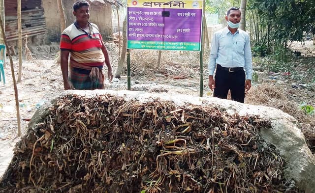 আশাশুনিতে কচুরিপানা   কম্পোষ্ট পরিদর্শন